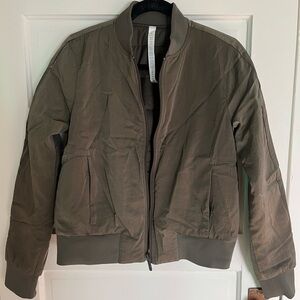 LULULEMON Size 8 Reversible Bomber Jacket in Green